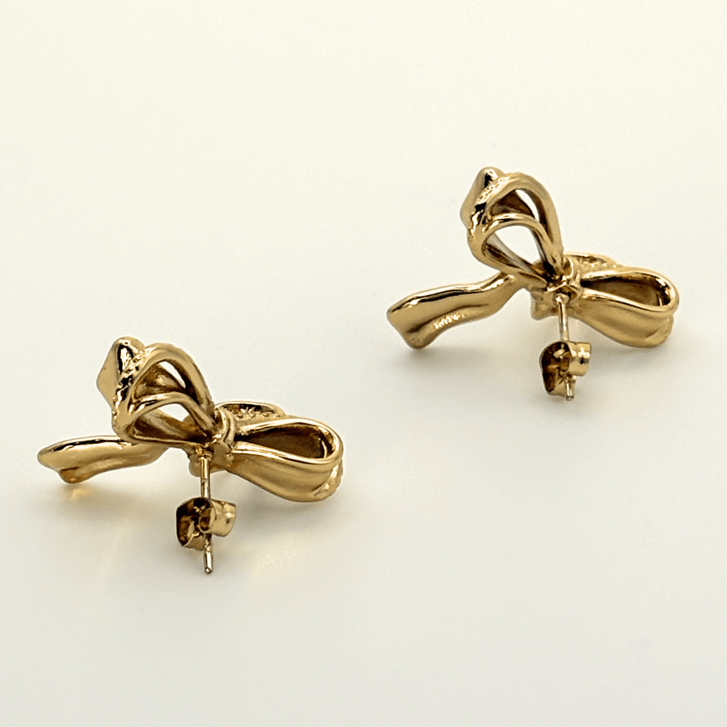 Strikjes oorbellen - Oorbellen - BANDIT JEWEL JUNKIE